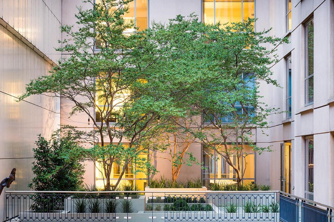 Hotel The Westin Ville de Melbourne Extérieur photo The courtyard at the center of the building