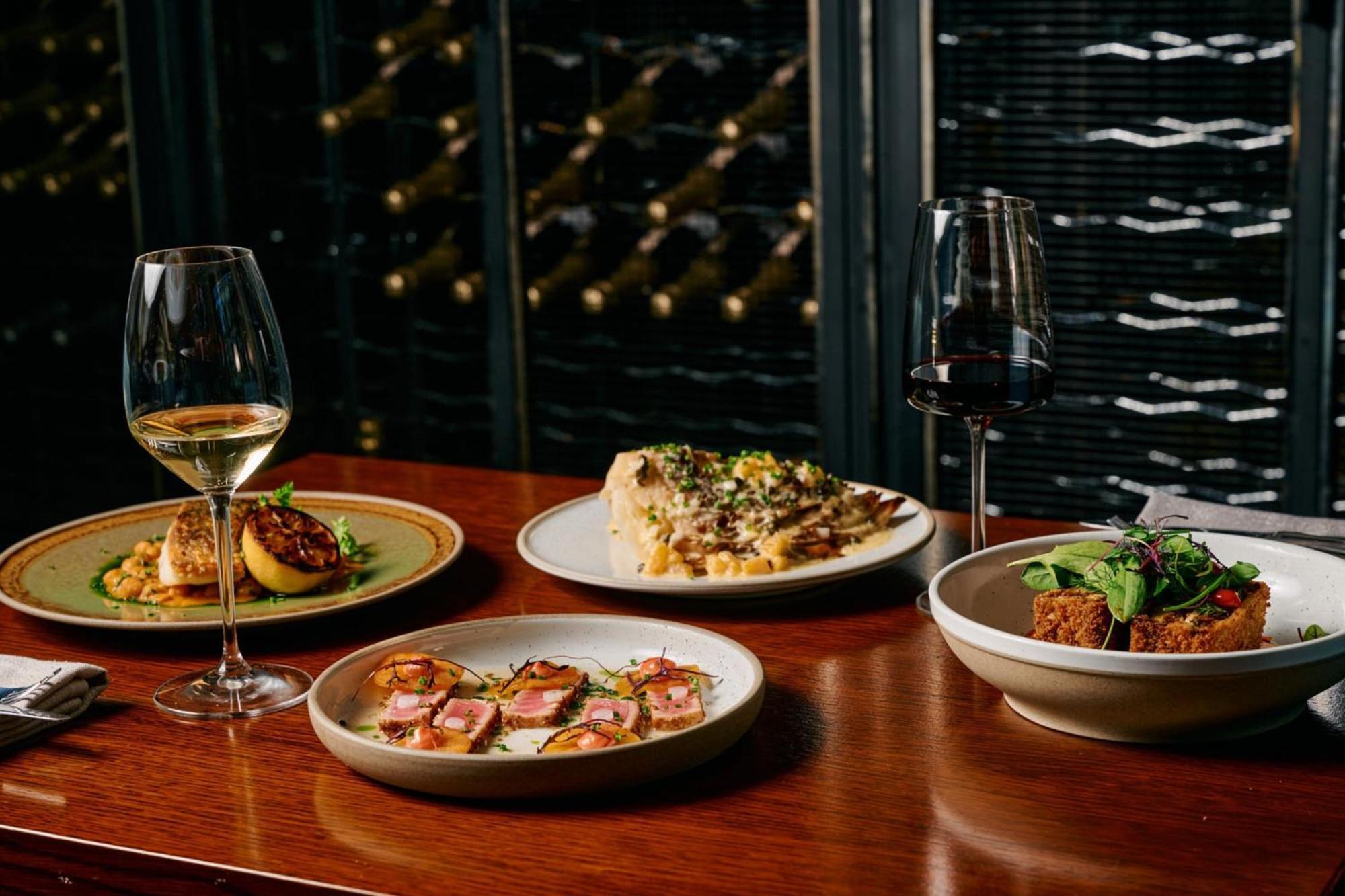 Hotel The Westin Ville de Melbourne Extérieur photo A selection of dishes at the restaurant