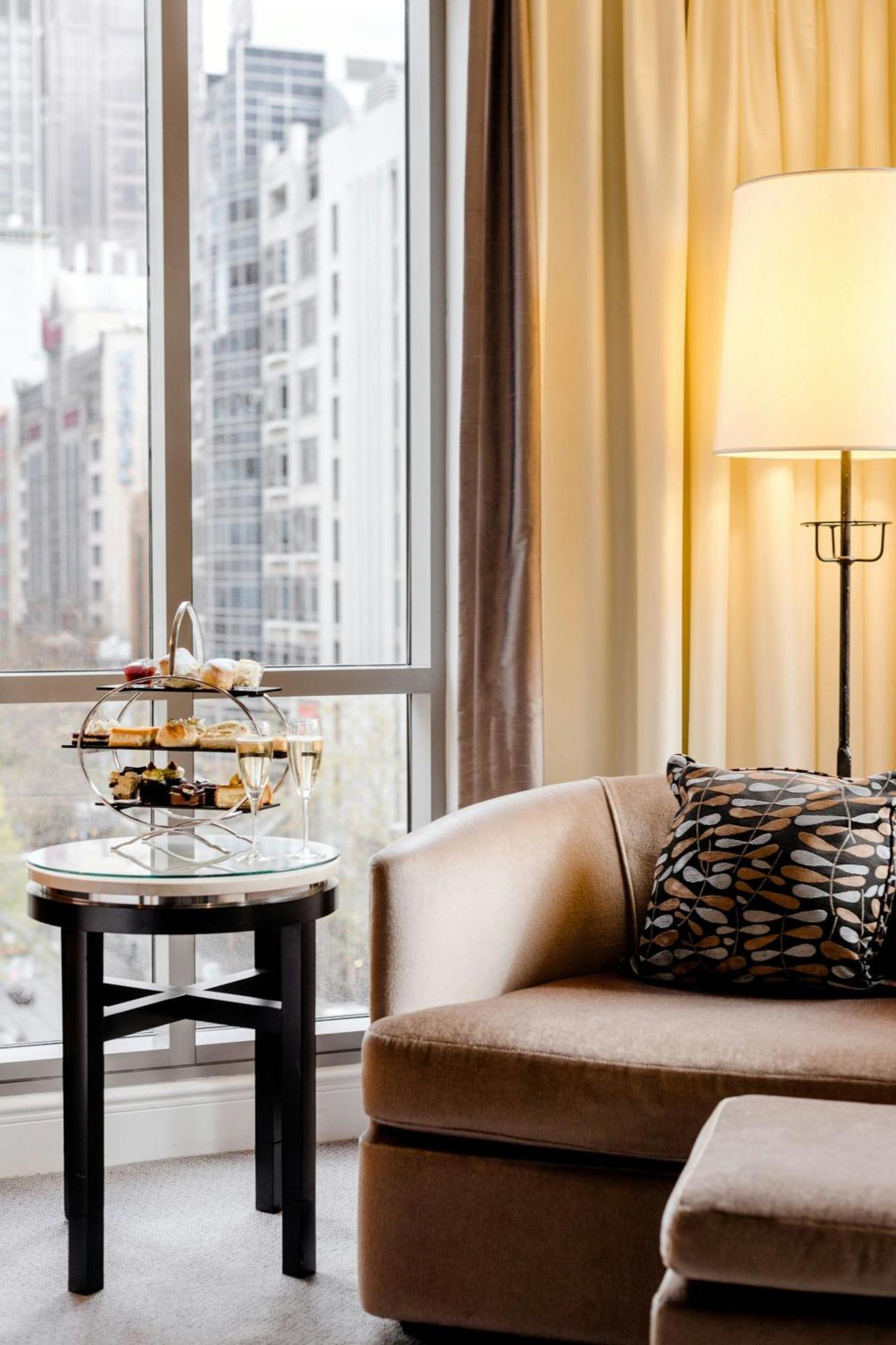 Hotel The Westin Ville de Melbourne Extérieur photo Afternoon tea at The Landmark, Hong Kong